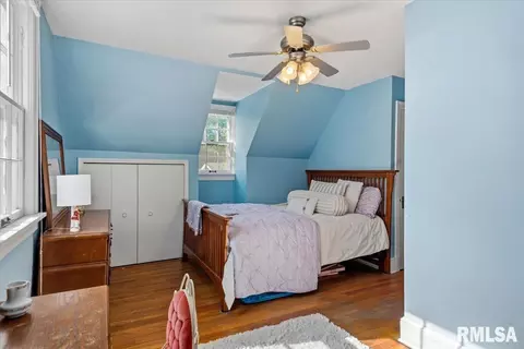 Bedroom - 822 W Edwards St, Springfield, IL 62704 photo 2 of 6