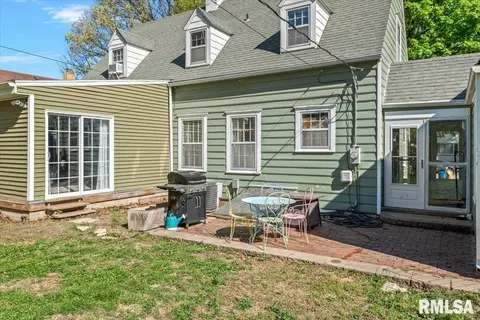 Exterior - 822 W Edwards St, Springfield, IL 62704 photo 5 of 6