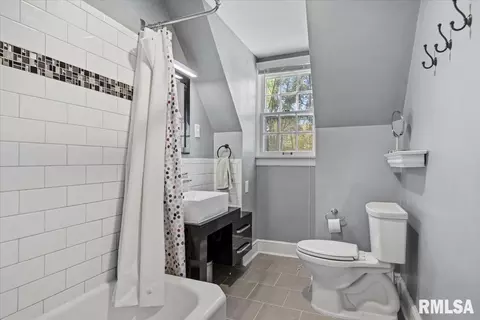 Bath - 822 W Edwards St, Springfield, IL 62704 photo 2 of 3