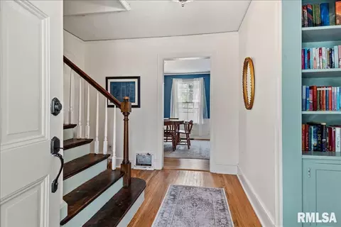 Entry Way - 822 W Edwards St, Springfield, IL 62704 photo 1 of 3