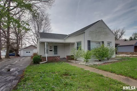 2266 Chestnut St, Quincy, IL 62301