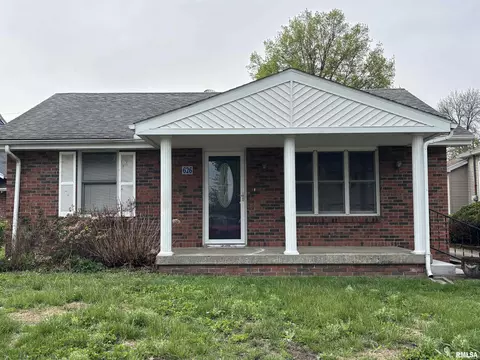 626 W Poplar St, Taylorville, IL 62568