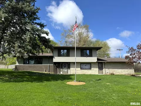 538 N Center St, Oneida, IL 61467