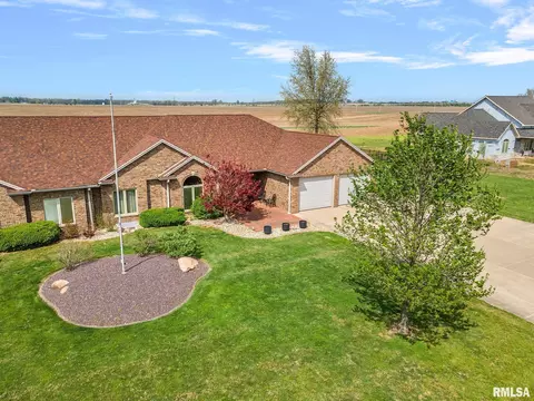 1572 Liberty Rd, Jacksonville, IL 62650