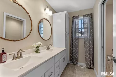 Bath - 1701 Spartan Dr, Chatham, IL 62629 photo 5 of 5
