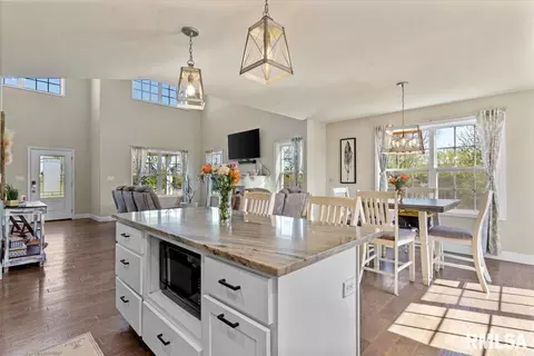 Kitchen - 1701 Spartan Dr, Chatham, IL 62629 photo 3 of 3