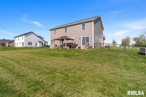 Exterior - 1701 Spartan Dr, Chatham, IL 62629 photo 4 of 7