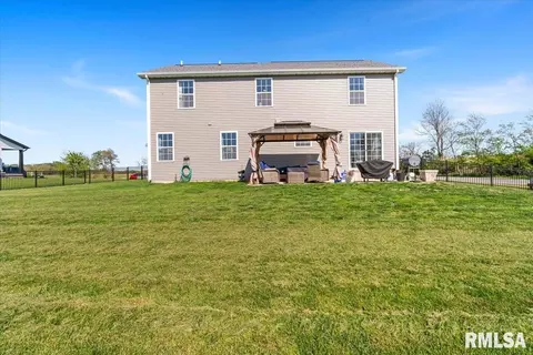 Exterior - 1701 Spartan Dr, Chatham, IL 62629 photo 5 of 7