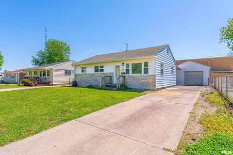 225 Nugent Pl, Lincoln, IL 62656