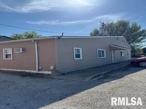 130 W Jackson St, Virden, IL 62690