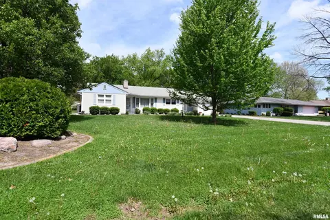 12 Diane Rd, Decatur, IL 62526