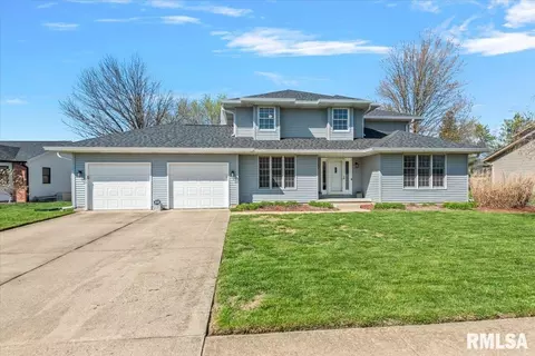 525 Augusta Dr, Chatham, IL 62629