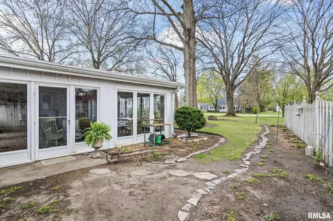 Exterior - 146 Circle Dr, Springfield, IL 62703 photo 10 of 10