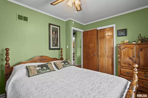 Bedroom - 146 Circle Dr, Springfield, IL 62703 photo 7 of 9
