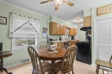 Dining - 146 Circle Dr, Springfield, IL 62703 photo 2 of 3