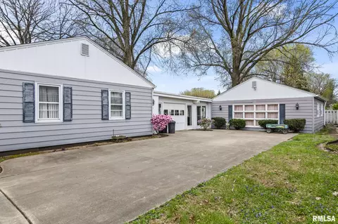 Exterior - 146 Circle Dr, Springfield, IL 62703 photo 3 of 10