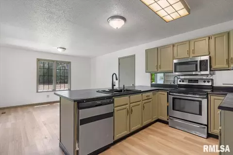 Other - 1204 Harmony Ct, Springfield, IL 62703 photo 3 of 11