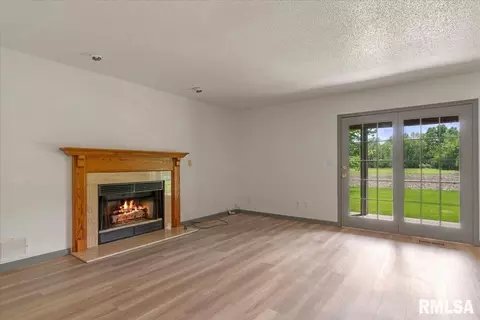 Living - 1204 Harmony Ct, Springfield, IL 62703 photo 1 of 5