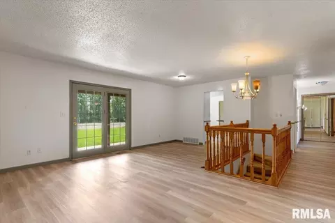 Living - 1204 Harmony Ct, Springfield, IL 62703 photo 2 of 5