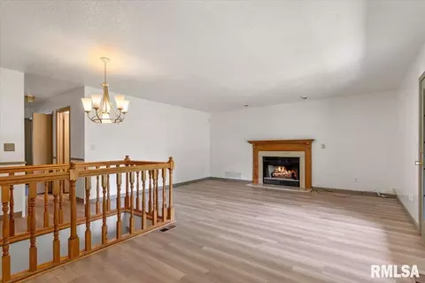 Living - 1204 Harmony Ct, Springfield, IL 62703 photo 4 of 5