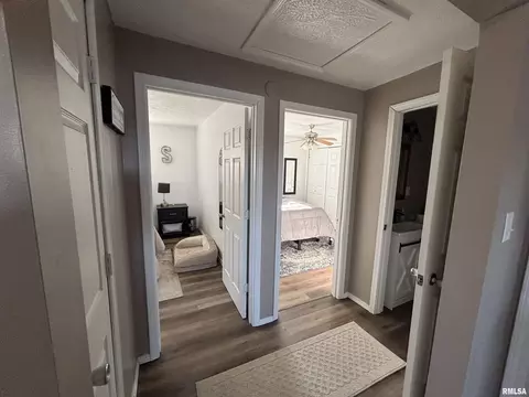 Entry Way - 731 E Jackson St, Virden, IL 62690 photo 3 of 3