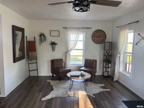 Living - 731 E Jackson St, Virden, IL 62690 photo 1 of 2