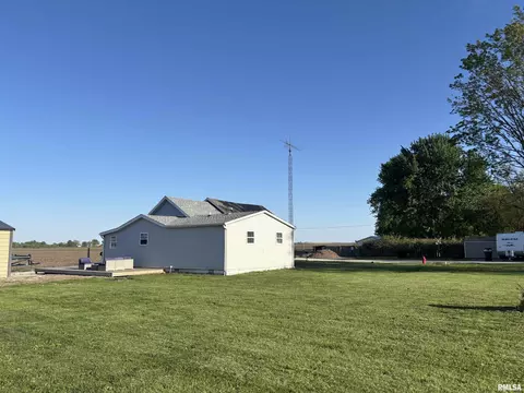 Exterior - 731 E Jackson St, Virden, IL 62690 photo 4 of 6