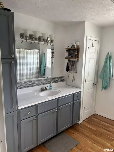 Bath - 731 E Jackson St, Virden, IL 62690 photo 3 of 3