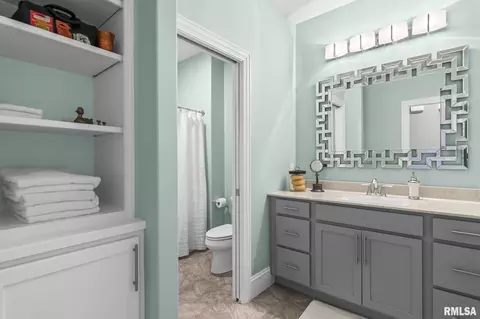 Bath - 3700 Crystal Spring Dr, Springfield, IL 62711 photo 4 of 4