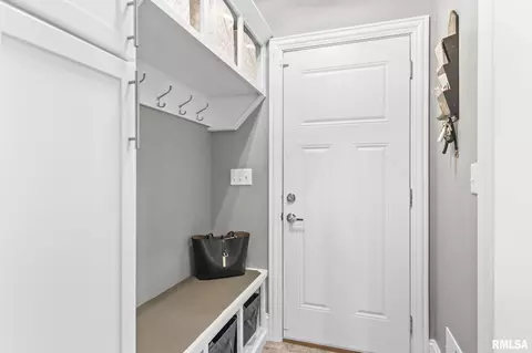 Entry Way - 3700 Crystal Spring Dr, Springfield, IL 62711 photo 3 of 5
