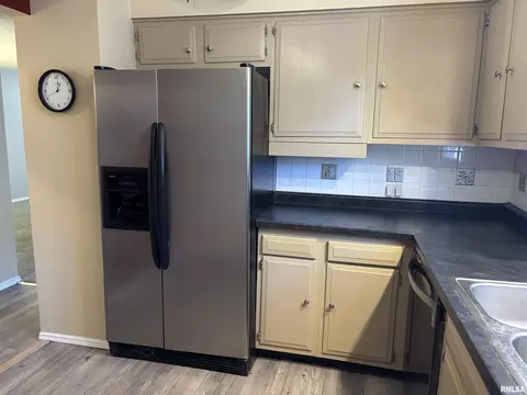 Kitchen - 1909 Jeanette Ln, Springfield, IL 62702 photo 1 of 2