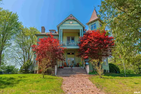 324 W Jackson St, Petersburg, IL 62675