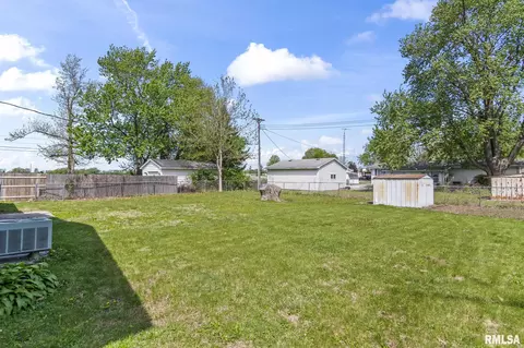 Exterior - 519 W Wright St, Virden, IL 62690 photo 8 of 8