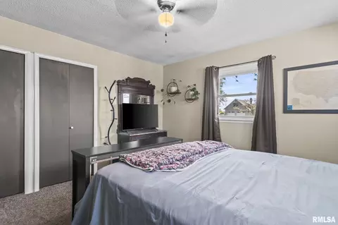 Bedroom - 519 W Wright St, Virden, IL 62690 photo 2 of 5