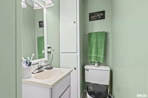 Bath - 519 W Wright St, Virden, IL 62690 photo 1 of 4