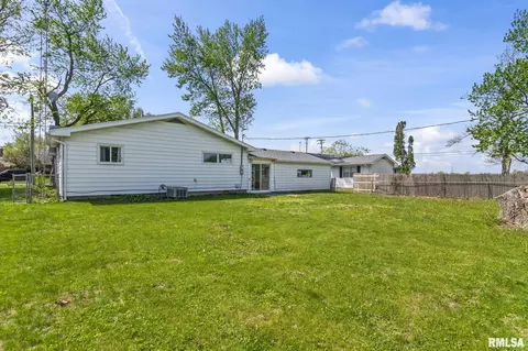 Exterior - 519 W Wright St, Virden, IL 62690 photo 6 of 8