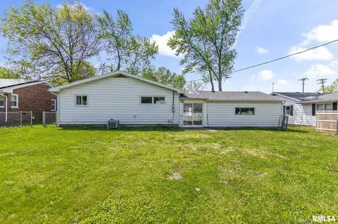 Exterior - 519 W Wright St, Virden, IL 62690 photo 5 of 8