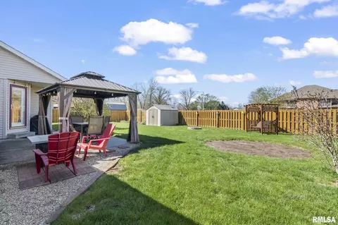 Exterior - 505 Willows Ave, Chatham, IL 62629 photo 6 of 7