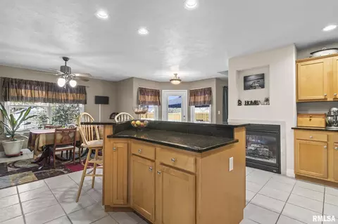 Kitchen - 505 Willows Ave, Chatham, IL 62629 photo 4 of 5