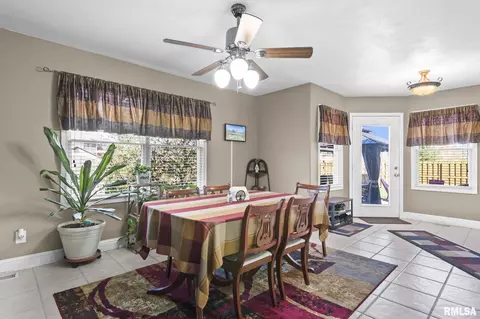 Dining - 505 Willows Ave, Chatham, IL 62629 photo 1 of 2