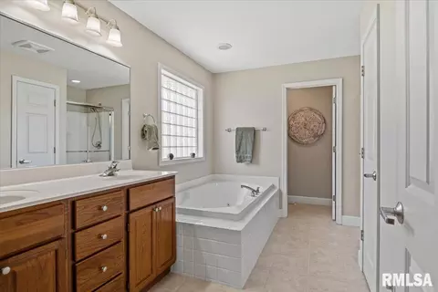 Bath - 4356 Creek Dr, Springfield, IL 62711 photo 1 of 5