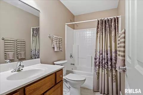 Bath - 4356 Creek Dr, Springfield, IL 62711 photo 5 of 5