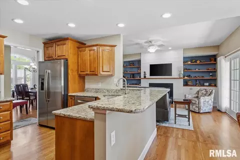 Kitchen - 4356 Creek Dr, Springfield, IL 62711 photo 2 of 3