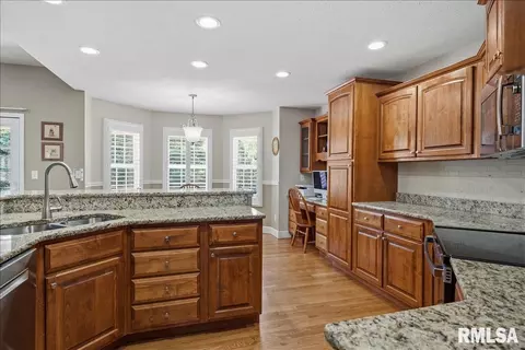 Kitchen - 4356 Creek Dr, Springfield, IL 62711 photo 3 of 3