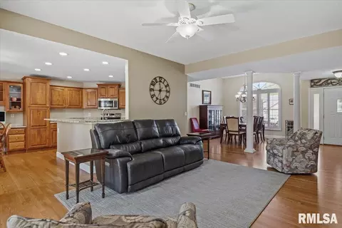 Entry Way - 4356 Creek Dr, Springfield, IL 62711 photo 3 of 4