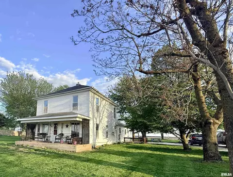 410 W Maple St, Timewell, IL 62375
