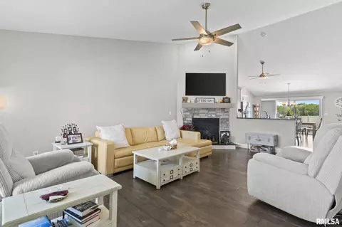 Living - 4605 Lasalle Ct, Springfield, IL 62711 photo 1 of 2