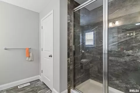 Bath - 4605 Lasalle Ct, Springfield, IL 62711 photo 2 of 4