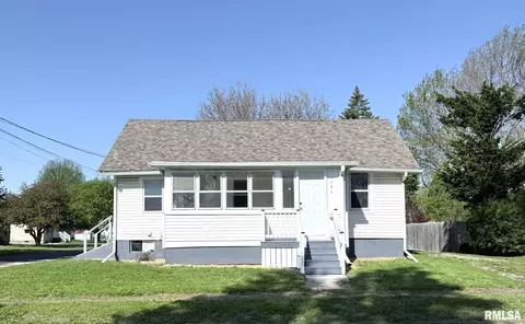 484 Lawrence Ave, Galesburg, IL 61401