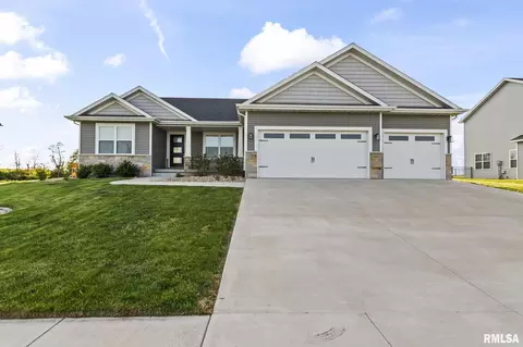 1709 Spartan Dr, Chatham, IL 62629